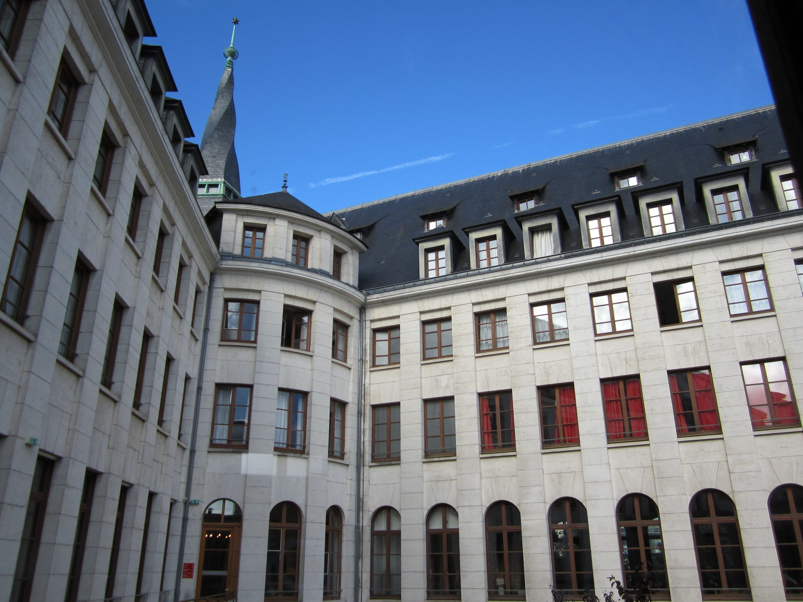 Foyer Jeunes Travailleurs — 2/2
