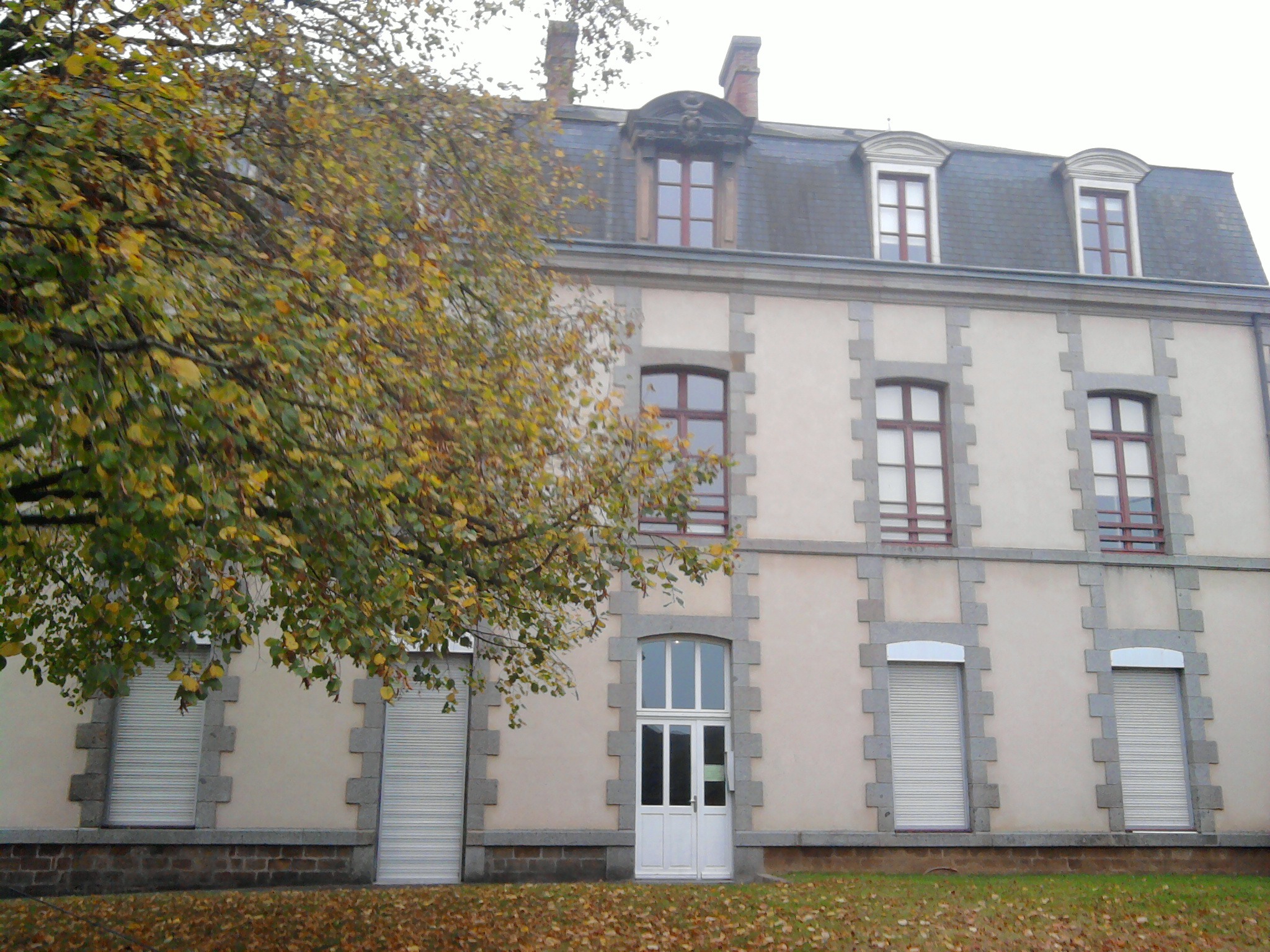 Foyer de Jeunes Travailleurs — 2/2